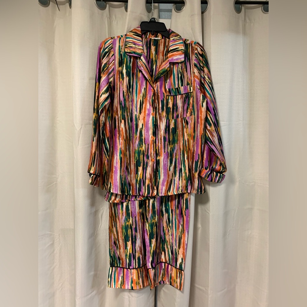 Pajama set. JODIFL Colorful Striped Top and pants with pockets. Size Small